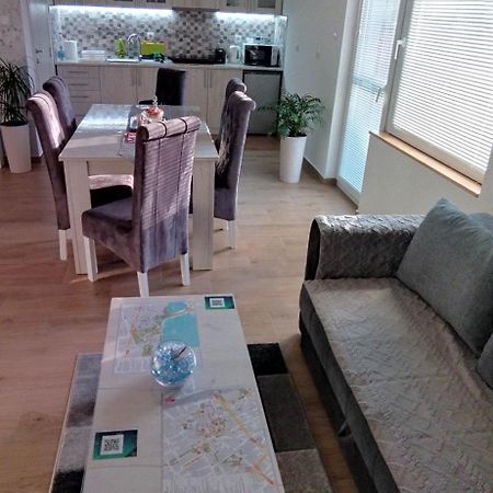 Apartman Dve Lipe Palić Exteriör bild
