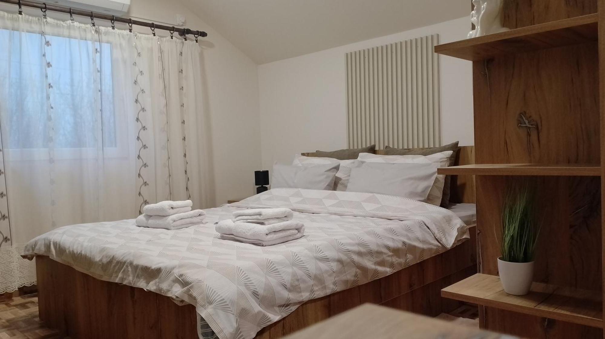 Apartman Dve Lipe Palić Exteriör bild